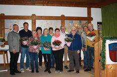 Ehrungen beim Kreisverband für Gartenbau & Landespflege für langjähriges ehrenamtliches Engagement; ausgezeichnet durch Kaspar Rager, Vorsitzender des Kreisverbandes (ganz links) und Irmgard Ott, seine Stellvertreterin (4. von links)